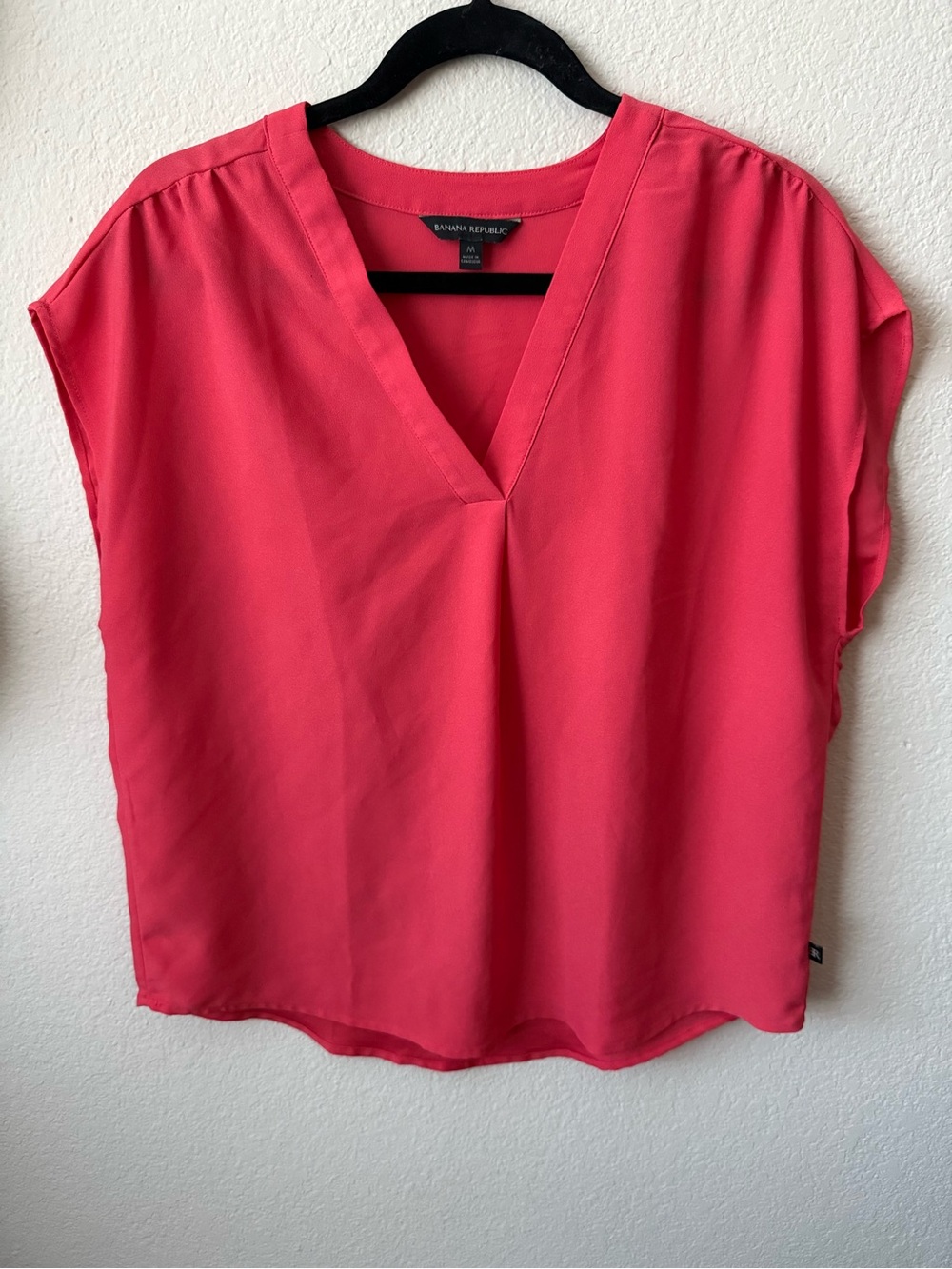 Banana Republic Women's Coral V-Neck Cap Sleeve Top